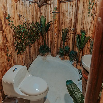 Baño de la cabaña Cos de Ecohotel Del Toro en Arboletes