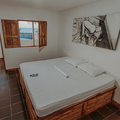 Cama King de la cabaña La Guadalupana en Ecohotel Del Toro Arboletes