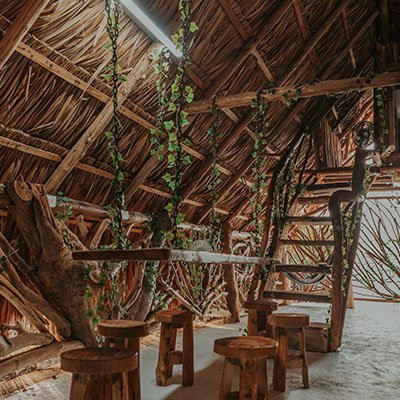 Comedor de la cabaña Keos de Ecohotel Del Toro en Arboletes